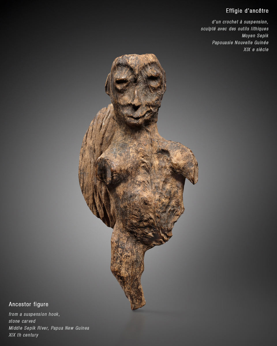 Effigie d’ancêtre d’un crochet à suspension, sculpté avec des outils lithiques, Moyen Sepik Papouasie Nouvelle Guinée, XIX e siècle - Galerie Punchinello Effigie d’ancêtre d’un crochet à suspension, sculpté avec des outils lithiques, Moyen Sepik Papouasie Nouvelle Guinée, XIX e siècle - Galerie Punchinello